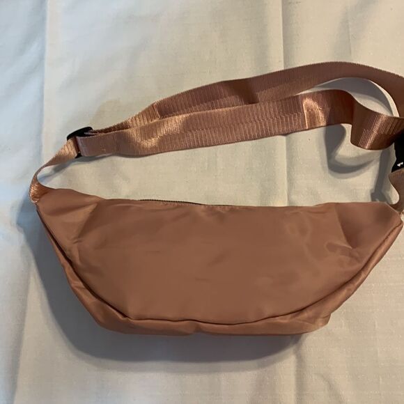 Light pink sling bag with for zipper closure pockets. NWT from local boutique. - Picture 5 of 10